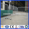 DM Hot! Ventes directes en usine Hot-plated galvanized Traffic Road Crowd Control Barrier For Crazy People